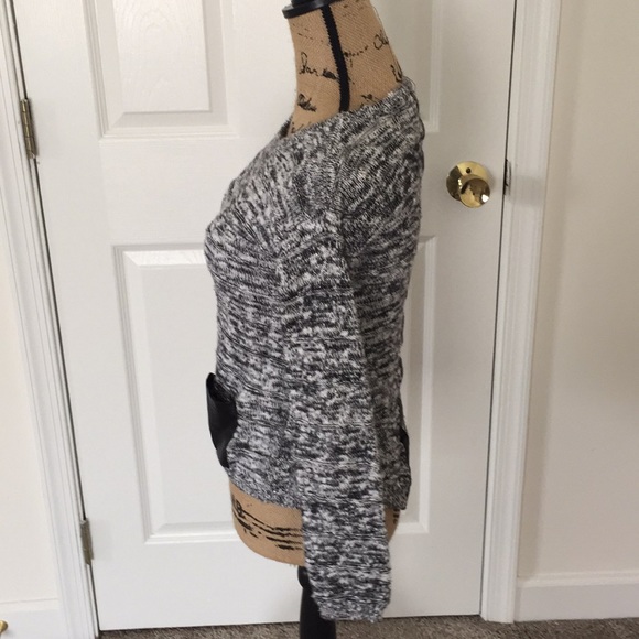 Black and white sweater - Picture 3 of 3